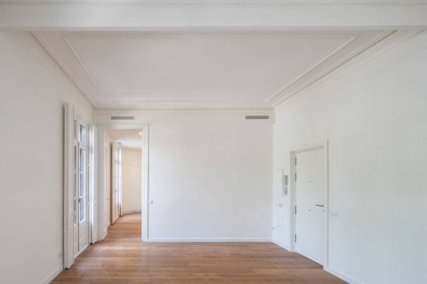 1 bedroom apartment for sale in Barcelona, Catalonia, Spain № 6335 - photo 3