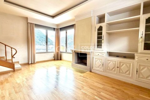 6 chambres villa à louer à Principado De Andorra (Ninguna Poblacion Tiene C.P.), Lleida, Catalonia, Spain № 5274 - photo 2