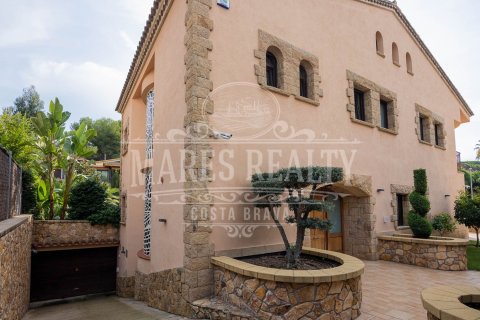 Купить виллу в Льорет-де-Мар, Испания с 6 спален, 500м², № 988 - фото 20