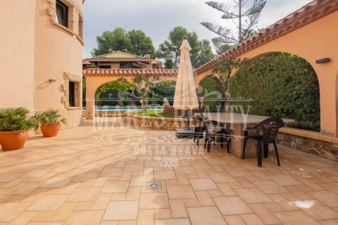 Купить виллу в Льорет-де-Мар, Испания с 6 спален, 500м², № 988 - фото 18