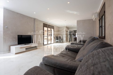 Купить виллу в Льорет-де-Мар, Испания с 6 спален, 500м², № 988 - фото 8