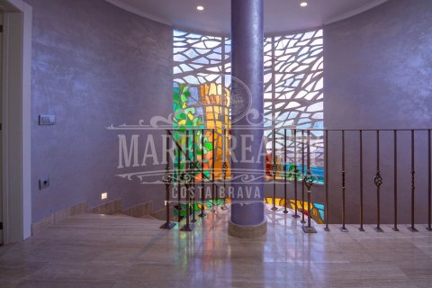 Купить виллу в Льорет-де-Мар, Испания с 6 спален, 500м², № 988 - фото 3