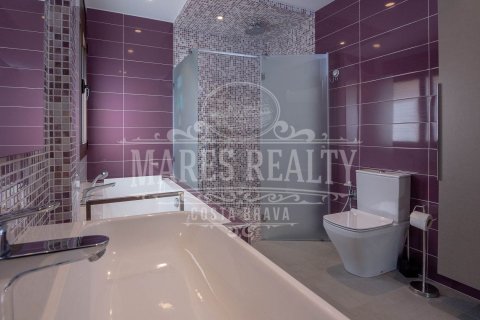 Купить виллу в Льорет-де-Мар, Испания с 6 спален, 500м², № 988 - фото 11