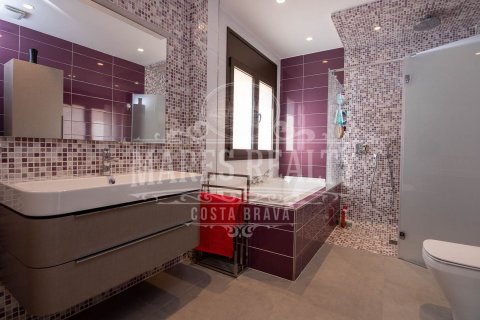 Купить виллу в Льорет-де-Мар, Испания с 6 спален, 500м², № 988 - фото 10