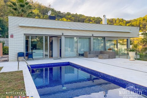 Купить виллу в Бланес, Испания с 4 спальни, 350м², № 983 - фото 2