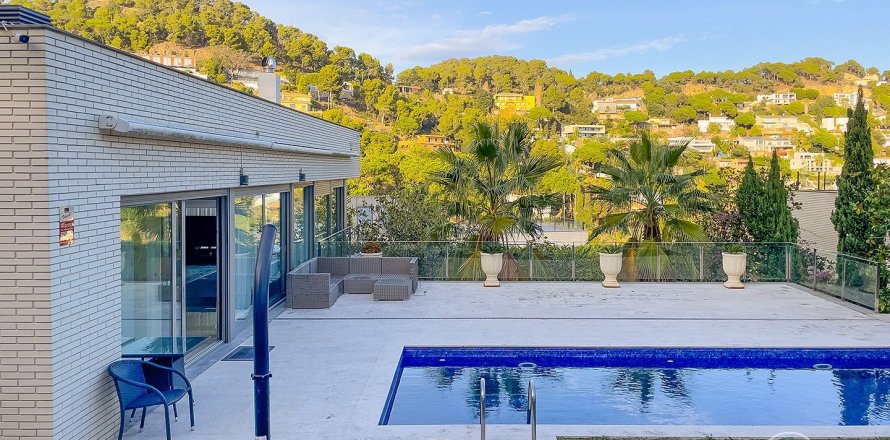 Вилла с 4 спальнями в Бланесе, Герона, Каталония, Испания № 983