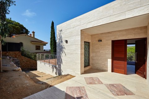 Купить виллу в Льорет-де-Мар, Испания с 4 спальни, 362м², № 986 - фото 3