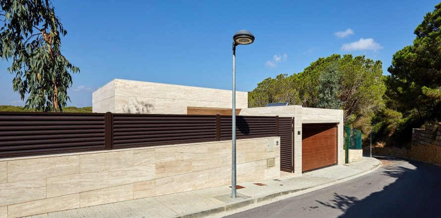 Вилла с 4 спальнями в Льорет-де-Мар, Герона, Каталония, Испания № 986