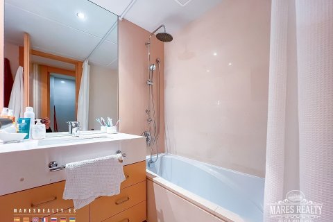 Купить квартиру в Барселона, Испания с 3 спальни, 181м², № 984 - фото 17