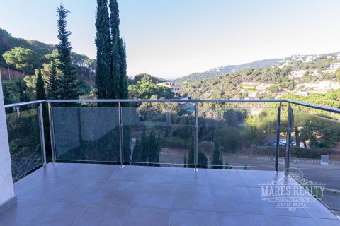 Купить виллу в Льорет-де-Мар, Испания с 8 спален, 480м², № 985 - фото 17