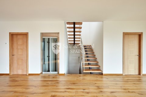 4 bedrooms house for sale in Lloret de Mar, Girona, Catalonia, Spain № 6747 - photo 16