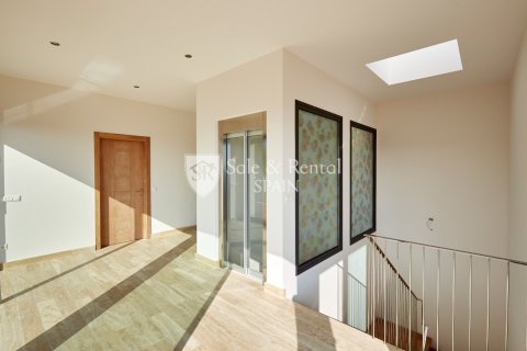 4 bedrooms house for sale in Lloret de Mar, Girona, Catalonia, Spain № 6747 - photo 13