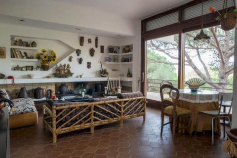 Купить виллу в Льорет-де-Мар, Испания с 5 спален, 360м², № 901 - фото 2