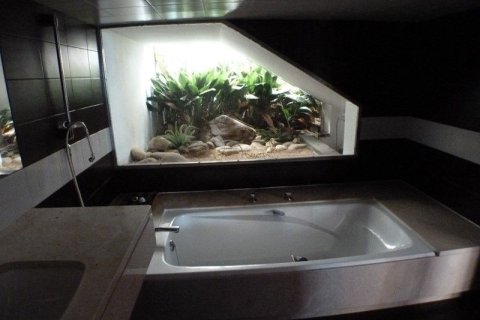 Купить виллу в Льорет-де-Мар, Испания с 3 спальни, 530м², № 903 - фото 4