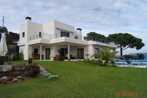 Купить виллу в Льорет-де-Мар, Испания 450м², № 904 - фото 10