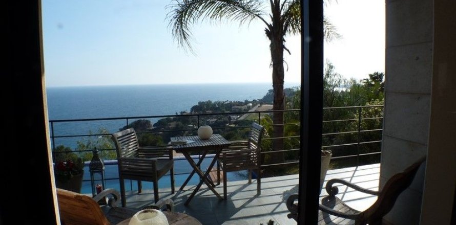 Вилла с 4 спальнями в Бланесе, Герона, Каталония, Испания № 905