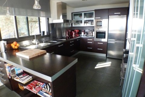 Купить виллу в Бланес, Испания с 4 спальни, 360м², № 905 - фото 2