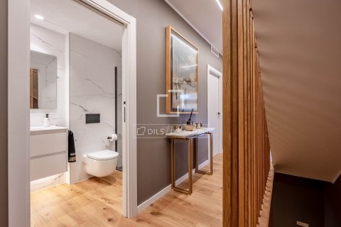 Apartamento de 3 dormitorios en venta en Esplugues de Llobregat, Barcelona, Cataluña, Spain № 7060 - foto 19