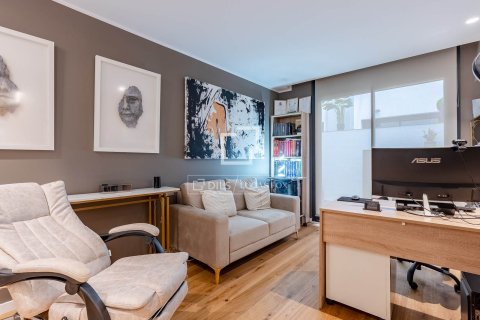 Apartamento de 3 dormitorios en venta en Esplugues de Llobregat, Barcelona, Cataluña, Spain № 7060 - foto 4
