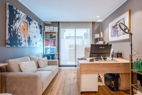 Apartamento de 3 dormitorios en venta en Esplugues de Llobregat, Barcelona, Cataluña, Spain № 7060 - foto 3