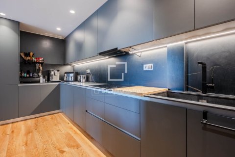 Apartamento de 3 dormitorios en venta en Esplugues de Llobregat, Barcelona, Cataluña, Spain № 7060 - foto 14