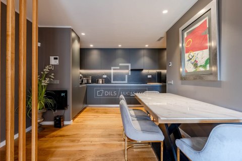 Apartamento de 3 dormitorios en venta en Esplugues de Llobregat, Barcelona, Cataluña, Spain № 7060 - foto 22