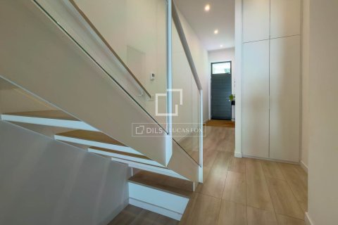 Villa de 4 dormitorios en venta en Sant Just Desvern, Barcelona, Cataluña, Spain № 7055 - foto 21
