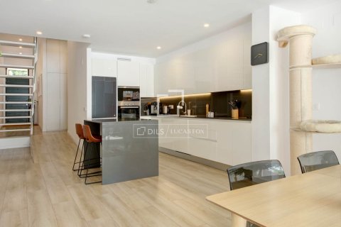 Villa de 4 dormitorios en venta en Sant Just Desvern, Barcelona, Cataluña, Spain № 7055 - foto 17