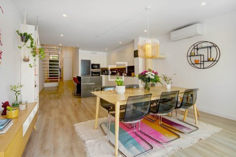 Villa de 4 dormitorios en venta en Sant Just Desvern, Barcelona, Cataluña, Spain № 7055 - foto 2