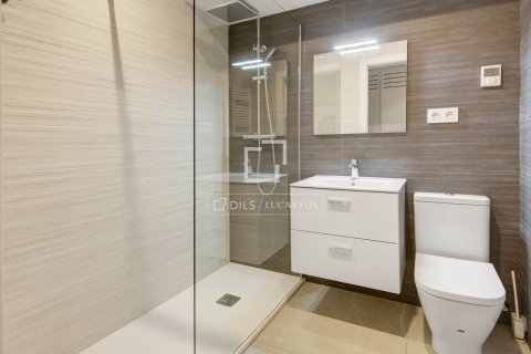 Villa de 4 dormitorios en venta en Sant Just Desvern, Barcelona, Cataluña, Spain № 7055 - foto 19