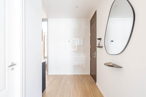 Apartamento de 2 dormitorios en venta en Barcelona, Cataluña, Spain № 7059 - foto 17