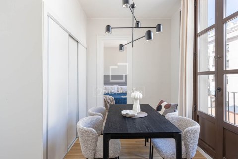 Apartamento de 2 dormitorios en venta en Barcelona, Cataluña, Spain № 7059 - foto 26