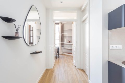 Apartamento de 2 dormitorios en venta en Barcelona, Cataluña, Spain № 7059 - foto 15