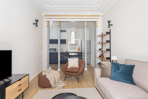 Apartamento de 2 dormitorios en venta en Barcelona, Cataluña, Spain № 7059 - foto 28