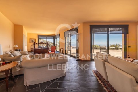 Купить дом в Барселона, Испания с 4 спальни, 439м², № 5914 - фото 3