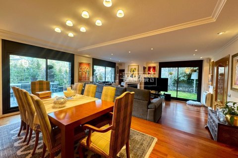 Дом с 4 спальнями в Принципате Андорре , Лерида, Каталония, Испания № 5915