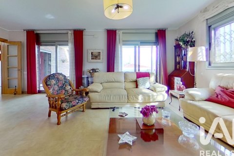 4 bedrooms apartment for sale in El Vendrell, Tarragona, Catalonia, Spain № 4742 - photo 8