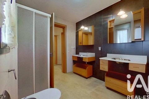 4 bedrooms apartment for sale in El Vendrell, Tarragona, Catalonia, Spain № 4742 - photo 15