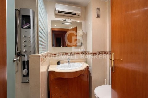 Apartamento de 4 dormitorios en venta en Barcelona, Cataluña, Spain № 7711 - foto 12