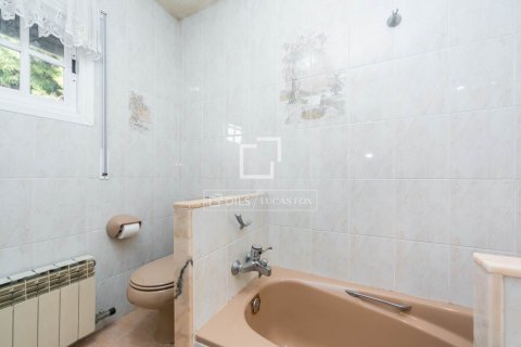 Villa de 4 dormitorios en venta en Castelldefels, Barcelona, Cataluña, Spain № 4034 - foto 24