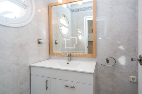 Villa de 4 dormitorios en venta en Castelldefels, Barcelona, Cataluña, Spain № 4034 - foto 6