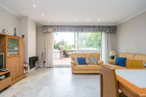 Villa de 4 dormitorios en venta en Castelldefels, Barcelona, Cataluña, Spain № 4034 - foto 8