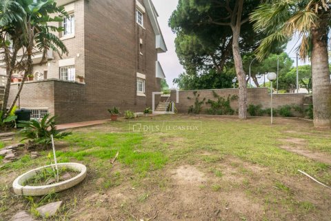 Villa de 4 dormitorios en venta en Castelldefels, Barcelona, Cataluña, Spain № 4034 - foto 17