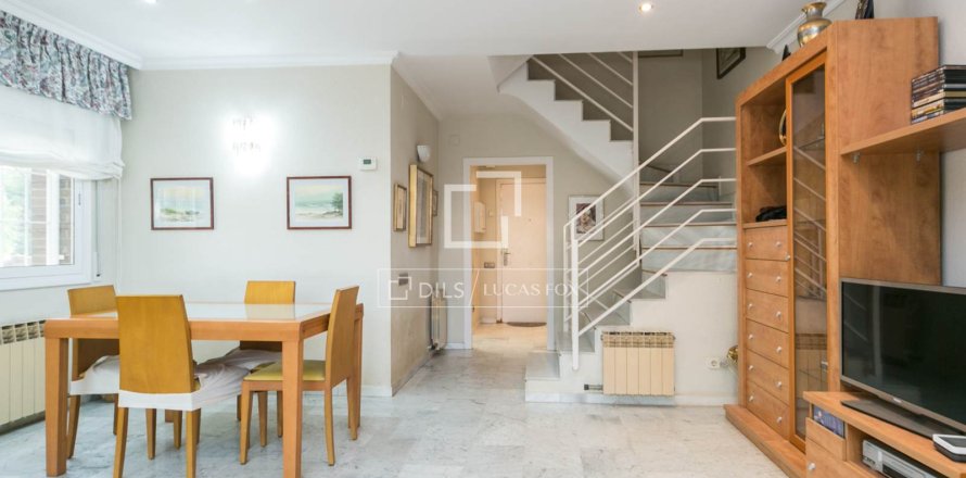 Villa de 4 dormitorios en venta en Castelldefels, Barcelona, Cataluña, Spain № 4034