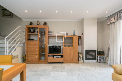 Villa de 4 dormitorios en venta en Castelldefels, Barcelona, Cataluña, Spain № 4034 - foto 10