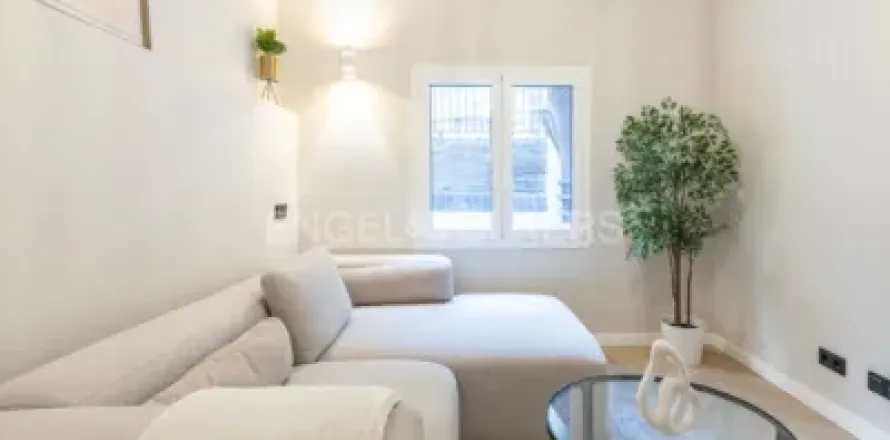 Квартира с 2 спальнями в Сантс-Монтжуике, Барселона, Каталония, Испания № 2571