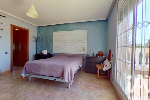 Сasa de 5 dormitorios en venta en El Vendrell, Tarragona, Cataluña, Spain № 7451 - foto 18
