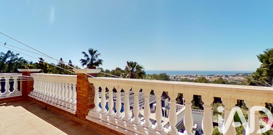 Сasa de 5 dormitorios en venta en El Vendrell, Tarragona, Cataluña, Spain № 7451