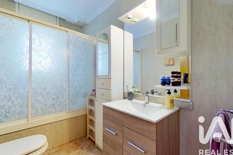 Сasa de 5 dormitorios en venta en El Vendrell, Tarragona, Cataluña, Spain № 7451 - foto 19