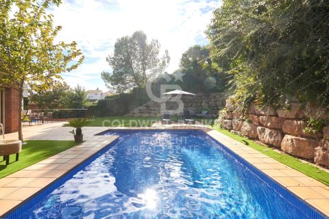 Купить дом в Сан-Кугат-дель-Вальес, Испания с 6 спален, 1046м², № 5760 - фото 2